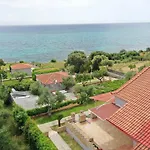 Alexandros Beachfront Near Petalidi With Private Sunbeds & Sea View Διαμέρισμα *