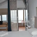 Apartamento Alexandros Beachfront Near Petalidi With Private Sunbeds & Sea View