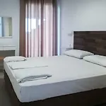 Alexandros Beachfront Near Petalidi With Private Sunbeds & Sea View Διαμέρισμα