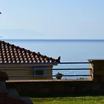 Apartmán Alexandros Beachfront Near Petalidi With Private Sunbeds & Sea View *