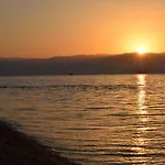 Alexandros Beachfront Near Petalidi With Private Sunbeds & Sea View Διαμέρισμα *