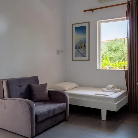 Alexandros Seaside Family & - Paradise, 7' From Petalidi Apartment