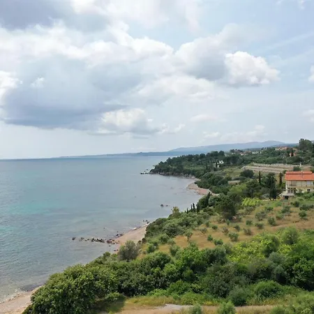 Alexandros Beachfront Near Petalidi With Private Sunbeds & Sea View Appartement