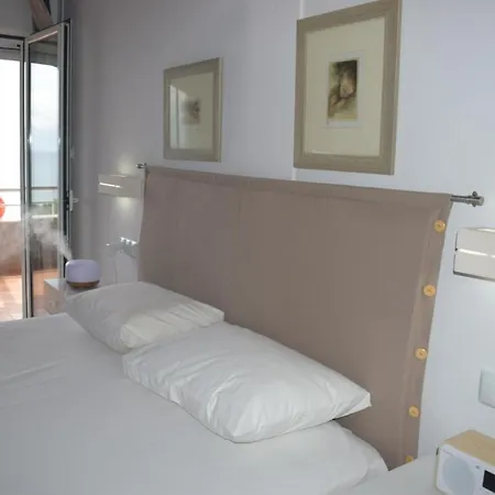 Alexandros Beachfront Near Petalidi With Private Sunbeds & Sea View Appartement *