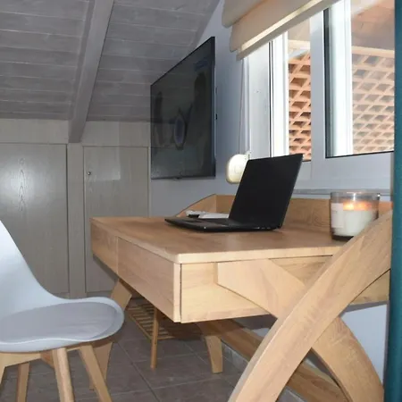 Alexandros Beachfront Near Petalidi With Private Sunbeds & Sea View Daire Kalamaki (Messinia)