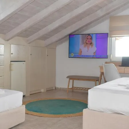 Alexandros Beachfront Near Petalidi With Private Sunbeds & Sea View * Kalamaki (Messinia)