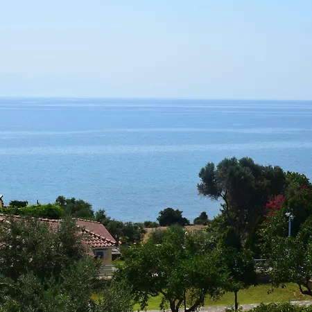 Alexandros Beachfront Near Petalidi With Private Sunbeds & Sea View *