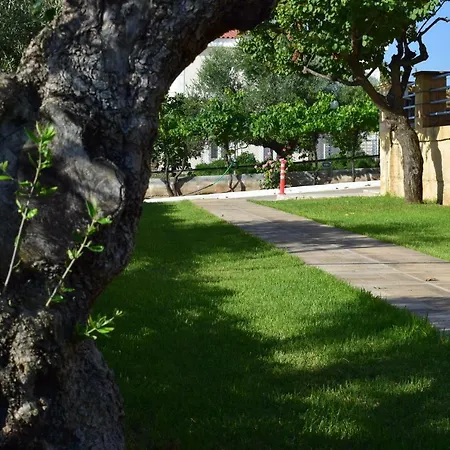 Alexandros , Beachfront Retreat Near Petalidi With Private Sunbeds & Sea View Kalamaki (Messinia)