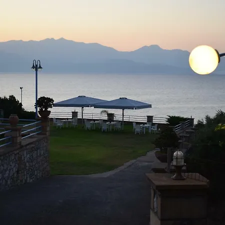 Appartement Alexandros Beachfront Near Petalidi With Private Sunbeds & Sea View *