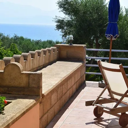 Alexandros Beachfront Near Petalidi With Private Sunbeds & Sea View Appartement Kalamaki (Messinia)