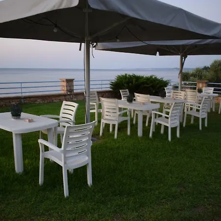 Alexandros Beachfront Near Petalidi With Private Sunbeds & Sea View