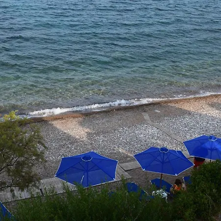 Appartement Alexandros Beachfront Near Petalidi With Private Sunbeds & Sea View