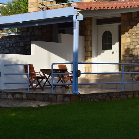 Alexandros , Beachfront Retreat Near Petalidi With Private Sunbeds & Sea View Kalamaki (Messinia)