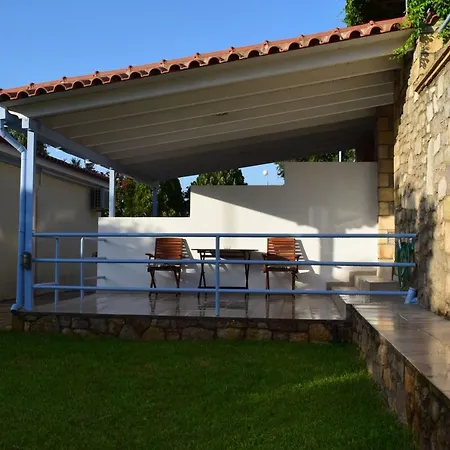 Alexandros Beachfront Near Petalidi With Private Sunbeds & Sea View Appartement *
