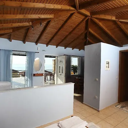 Alexandros Beachfront Near Petalidi With Private Sunbeds & Sea View Appartement Kalamaki (Messinia)
