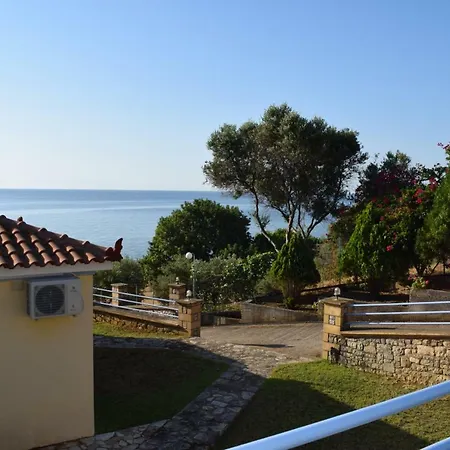 Alexandros Beachfront Near Petalidi With Private Sunbeds & Sea View Appartement *