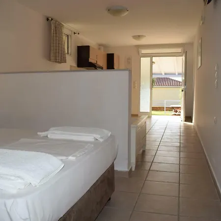Alexandros Beachfront Near Petalidi With Private Sunbeds & Sea View