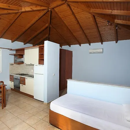 Alexandros Beachfront Near Petalidi With Private Sunbeds & Sea View