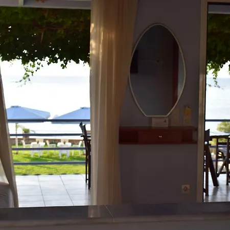 Apartment Alexandros Seaside Family & - Paradise, 7' From Petalidi