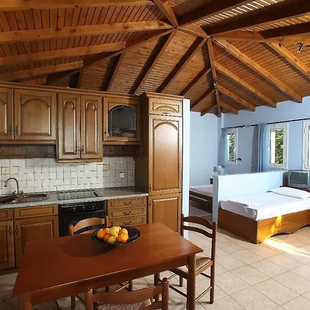 Appartement Alexandros Beachfront Near Petalidi With Private Sunbeds & Sea View