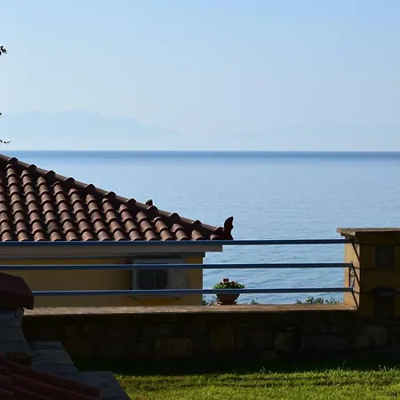 Appartement Alexandros Beachfront Near Petalidi With Private Sunbeds & Sea View *