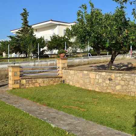 Alexandros Beachfront Near Petalidi With Private Sunbeds & Sea View