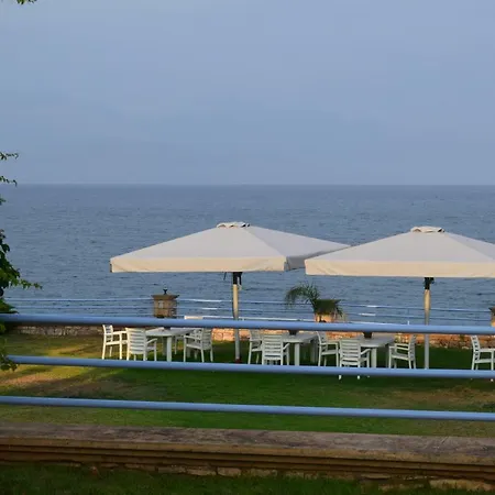 Alexandros Seaside Family & - Paradise, 7' From Petalidi Apartment