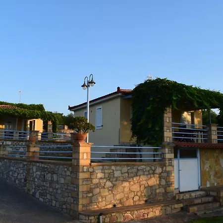 Alexandros Seaside Family & - Paradise, 7' From Petalidi