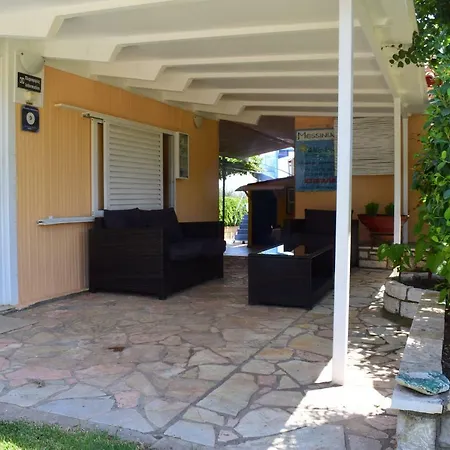 Alexandros Beachfront Near Petalidi With Private Sunbeds & Sea View Appartement Kalamaki (Messinia)