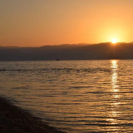 Alexandros Beachfront Near Petalidi With Private Sunbeds & Sea View Appartement *
