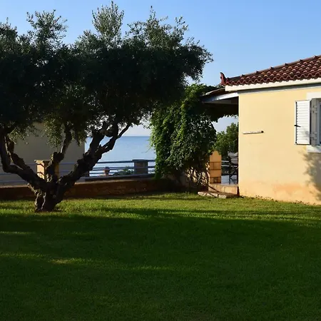 Alexandros Seaside Family & - Paradise, 7' From Petalidi