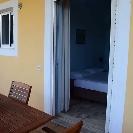 Appartement Alexandros Beachfront Near Petalidi With Private Sunbeds & Sea View *