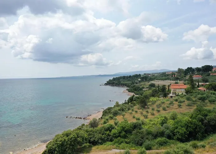 Alexandros , Beachfront Retreat Near Petalidi With Private Sunbeds & Sea View Appartamento