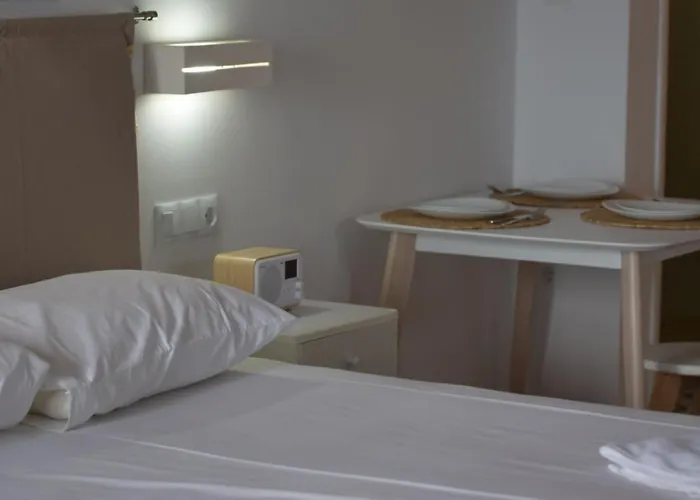 Apartamento Alexandros , Beachfront Retreat Near Petalidi With Private Sunbeds & Sea View *