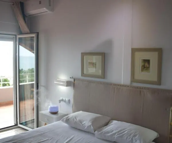 Alexandros Beachfront Near Petalidi With Private Sunbeds & Sea View Apartamento