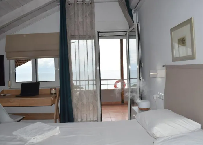 Apartamento Alexandros Beachfront Near Petalidi With Private Sunbeds & Sea View