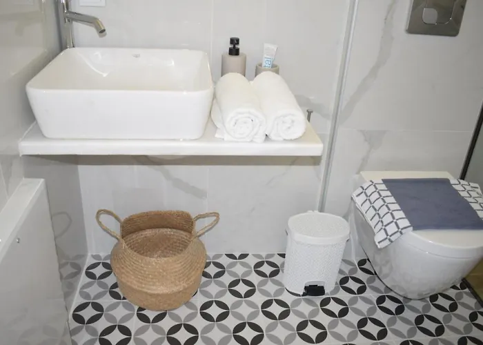 Apartamento Alexandros , Beachfront Retreat Near Petalidi With Private Sunbeds & Sea View *