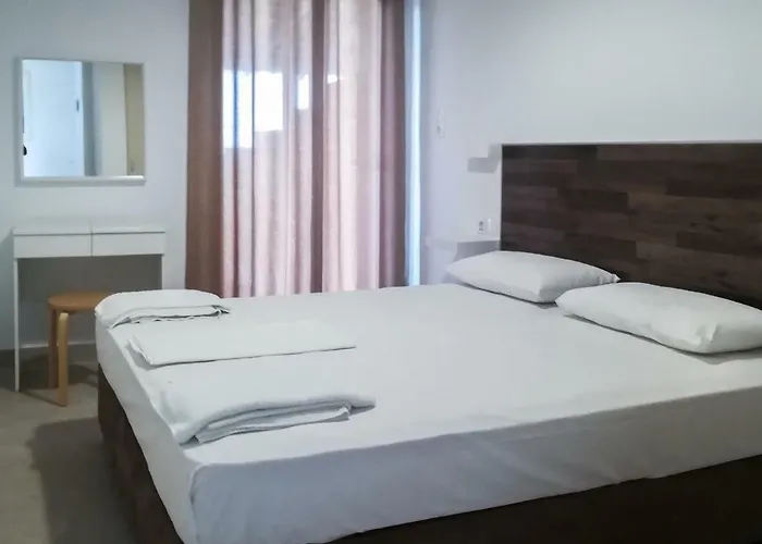 Alexandros Beachfront Near Petalidi With Private Sunbeds & Sea View Apartamento