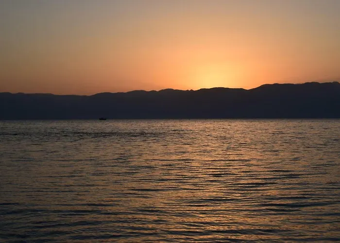 Alexandros Beachfront Near Petalidi With Private Sunbeds & Sea View 아파트 Kalamaki (Messinia)
