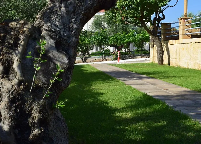 Alexandros , Beachfront Retreat Near Petalidi With Private Sunbeds & Sea View Kalamaki (Messinia)