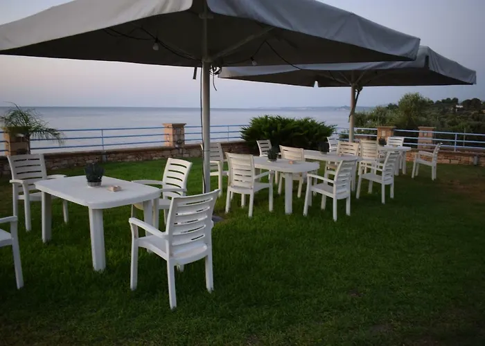 Alexandros Beachfront Near Petalidi With Private Sunbeds & Sea View