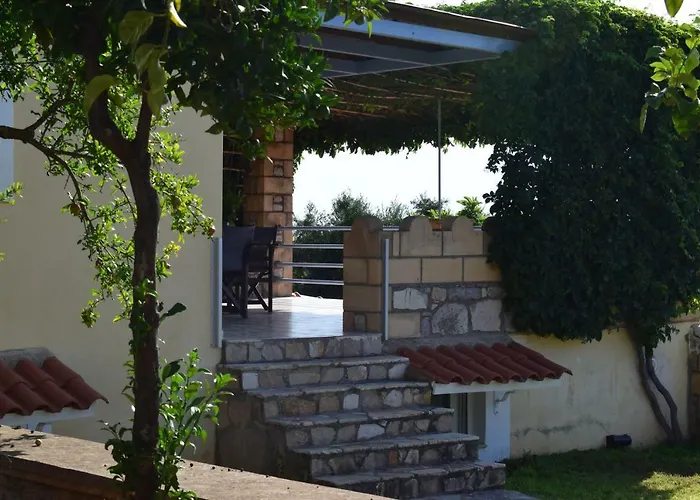 Alexandros , Beachfront Retreat Near Petalidi With Private Sunbeds & Sea View Kalamaki (Messinia)