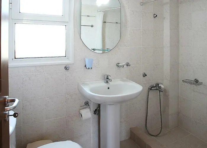 Alexandros , Beachfront Retreat Near Petalidi With Private Sunbeds & Sea View Appartamento