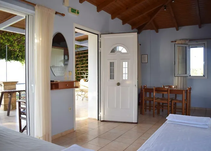 Appartamento Alexandros , Beachfront Retreat Near Petalidi With Private Sunbeds & Sea View Kalamaki (Messinia)