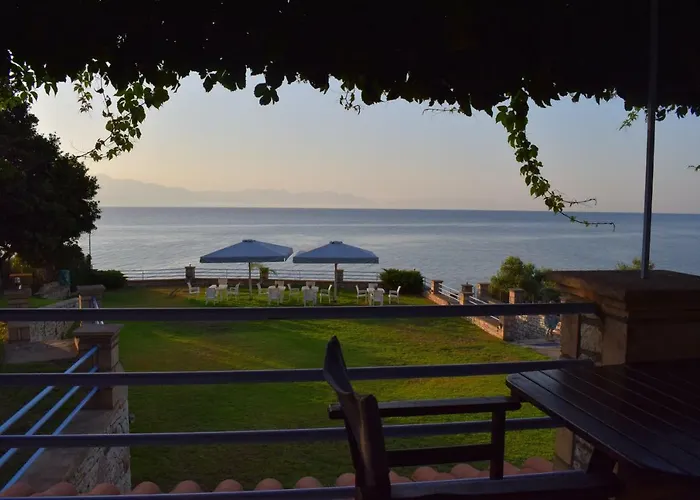 Alexandros Beachfront Near Petalidi With Private Sunbeds & Sea View