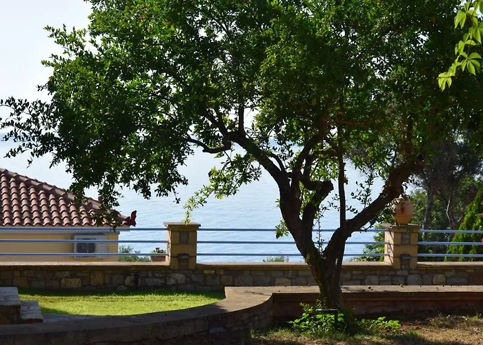 Apartamento Alexandros Beachfront Near Petalidi With Private Sunbeds & Sea View