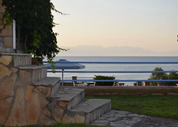Alexandros Beachfront Near Petalidi With Private Sunbeds & Sea View Apartamento *