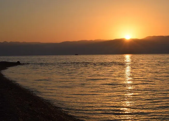 Alexandros Beachfront Near Petalidi With Private Sunbeds & Sea View Apartamento *