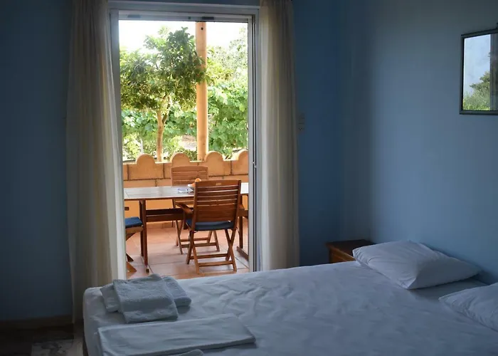 Alexandros Beachfront Near Petalidi With Private Sunbeds & Sea View Kalamaki (Messinia)