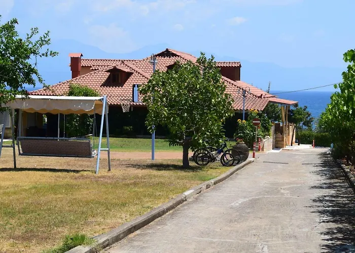 Alexandros Beachfront Near Petalidi With Private Sunbeds & Sea View *